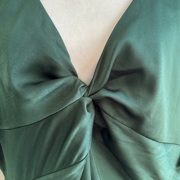 Showpo. AMARTINA MIDI V NECK TWIST BODICE FLUTTER SLEEVE DRESS FOREST GREEN NWT - Picture 10 of 16